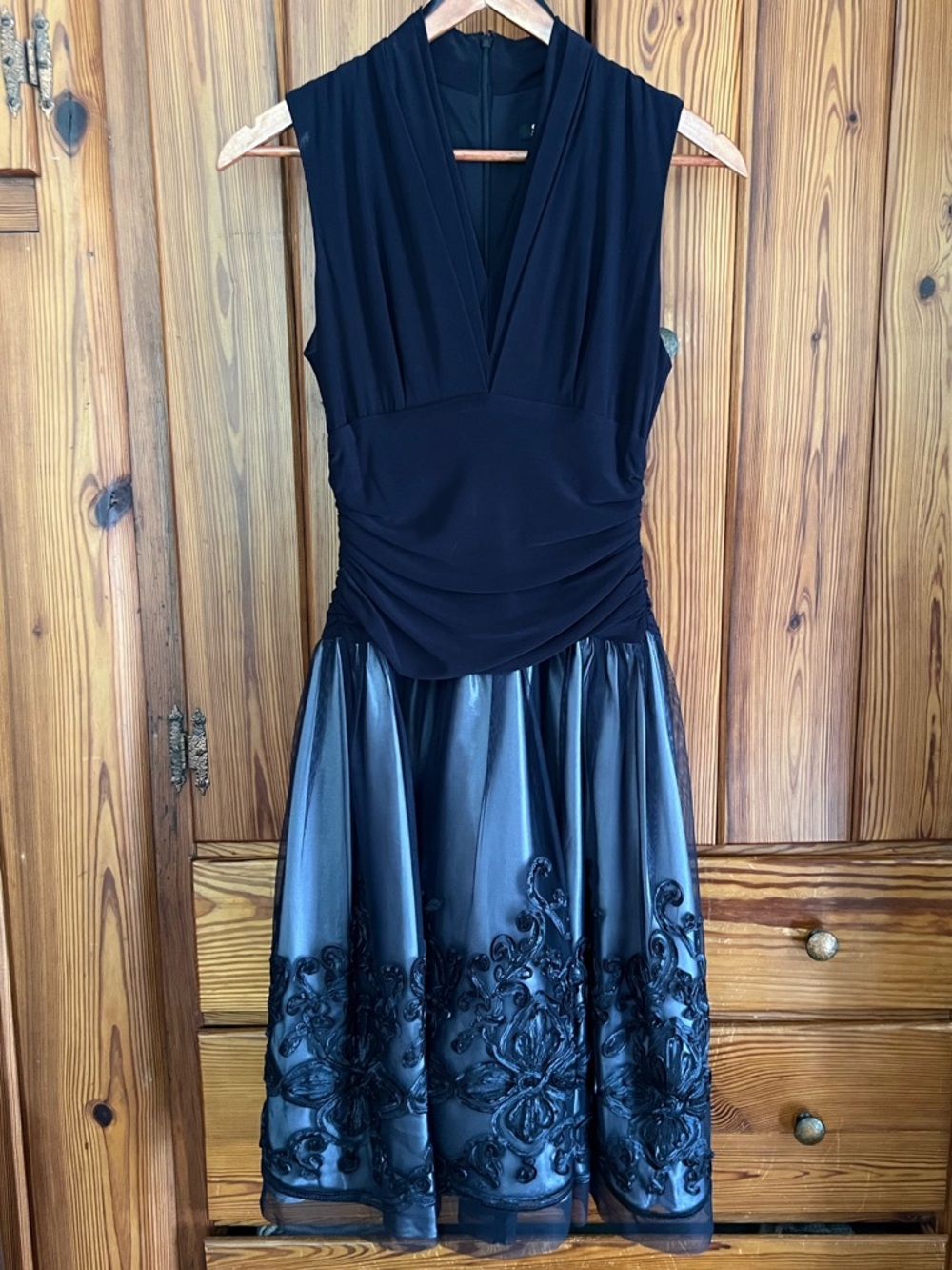 SLNY Navy/ silver Embroidered Floral Motif A-Line Sleeveless Tulle Dress 2 EUC
